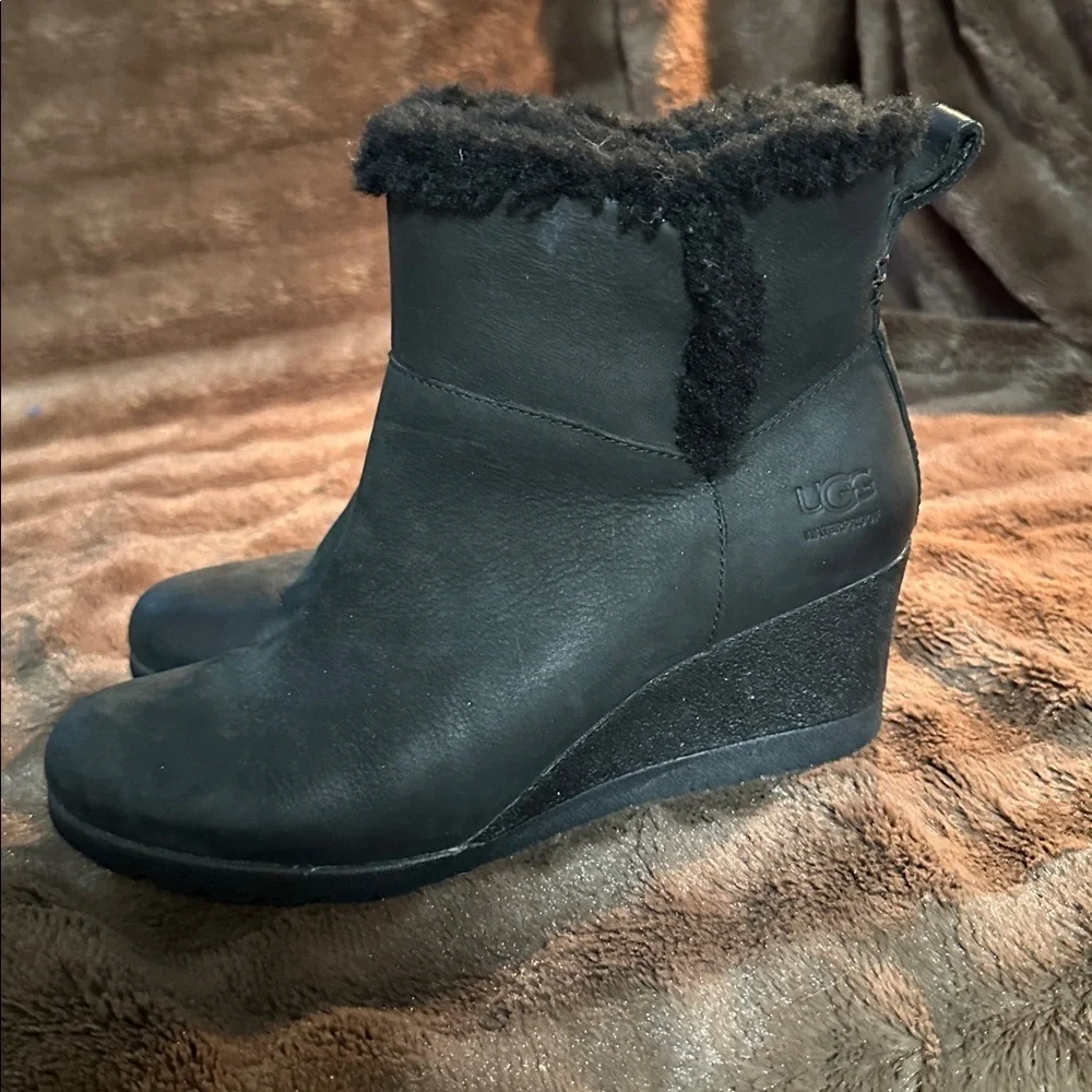 UGG Women's Waterproof Wedge Black Fur-Lined Boots Sz 6.5
